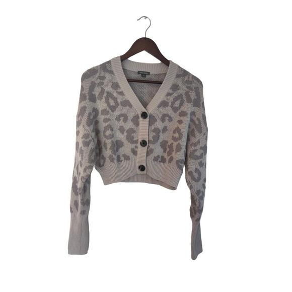 wilde fable Sweaters - Wild Fable Cheetah Print Gray Cropped V-Neck Button Sweater Cardigan Size XS